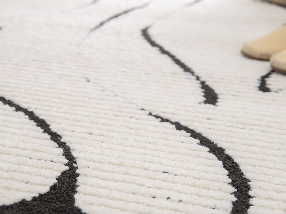 Tapis poils ras COSMARA motif abstrait - Beige