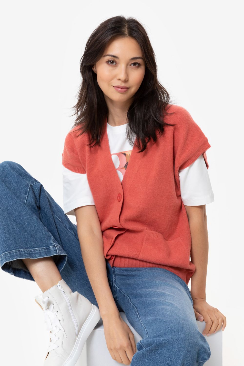 Cardigan rose foncé, look débardeur