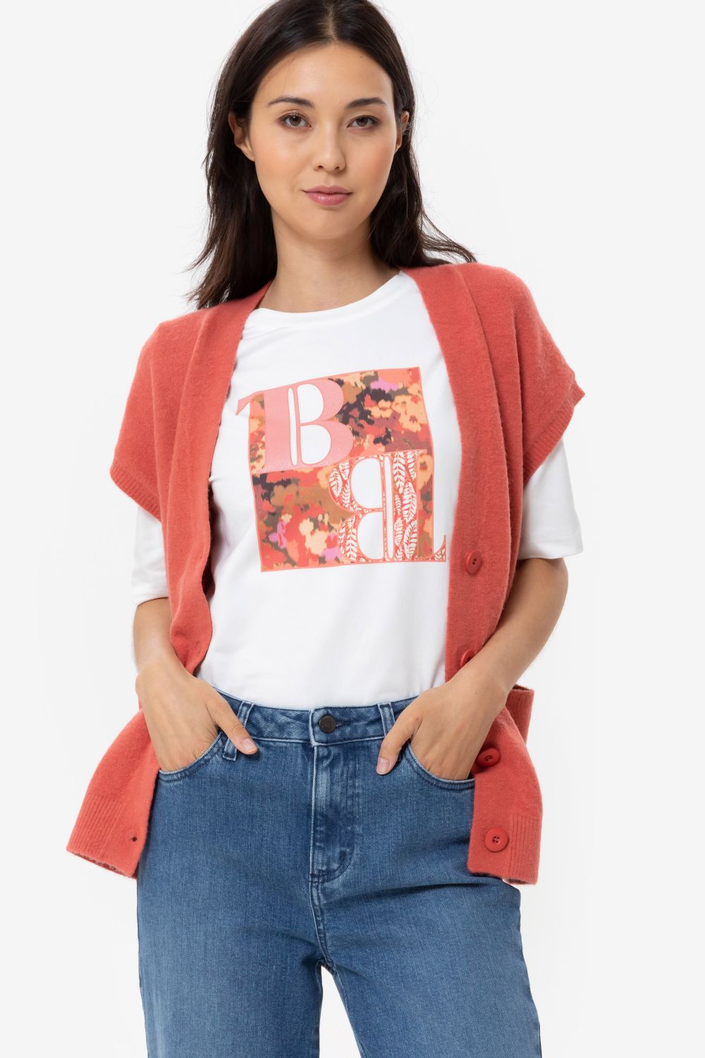 Cardigan rose foncé, look débardeur