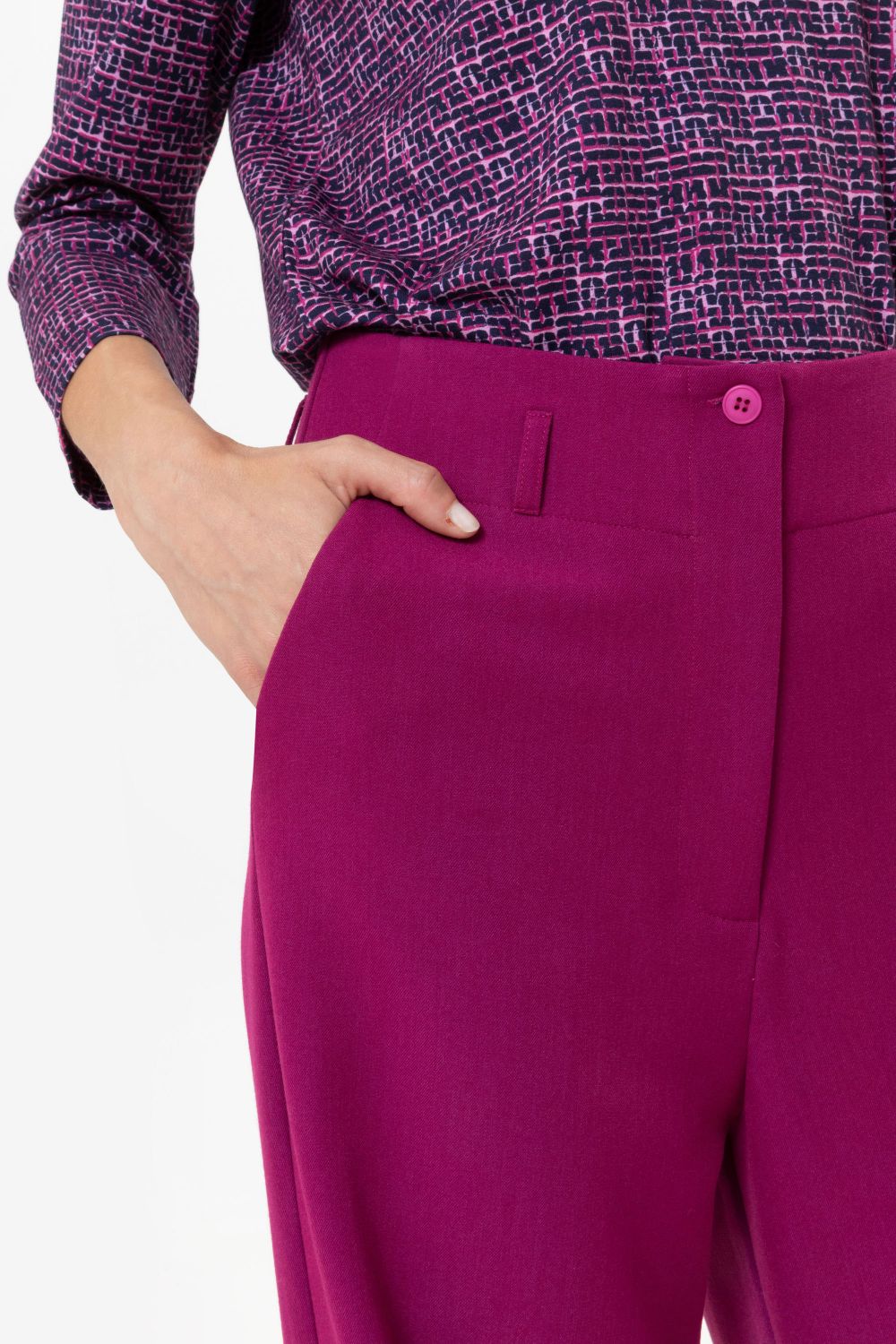 Pantalon violet, coupe droite, à jambes longues et amples