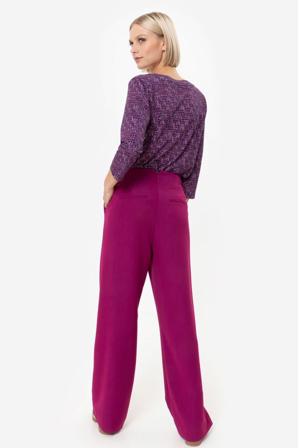Pantalon violet, coupe droite, à jambes longues et amples