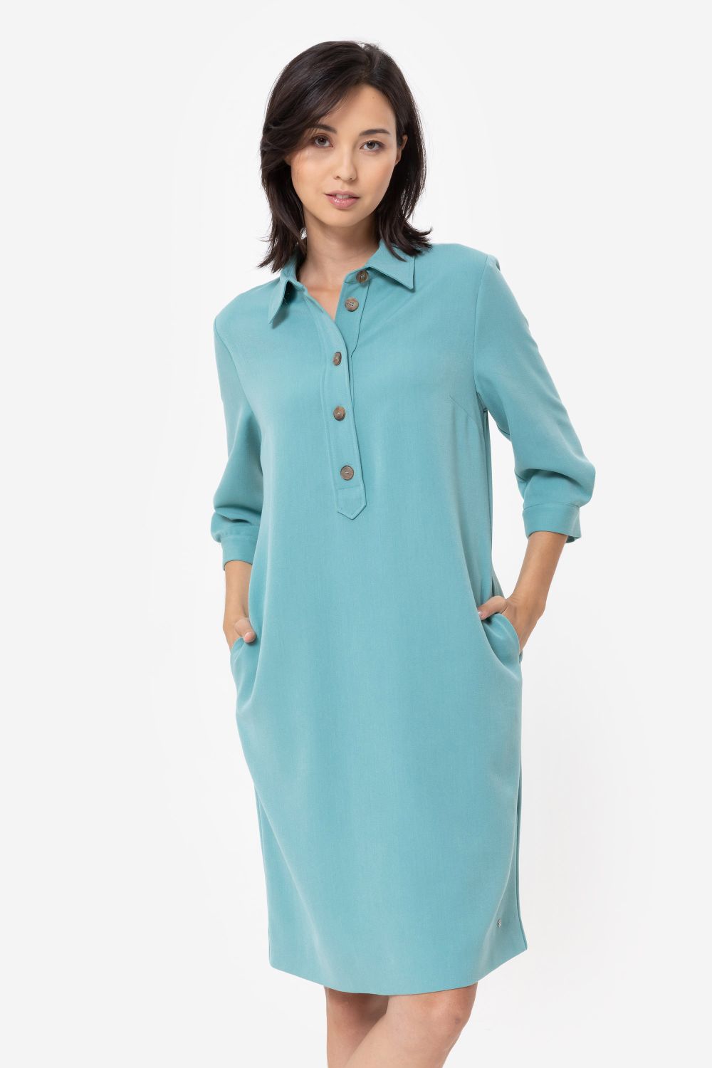 Robe courte turquoise à manches 3/4 et boutons