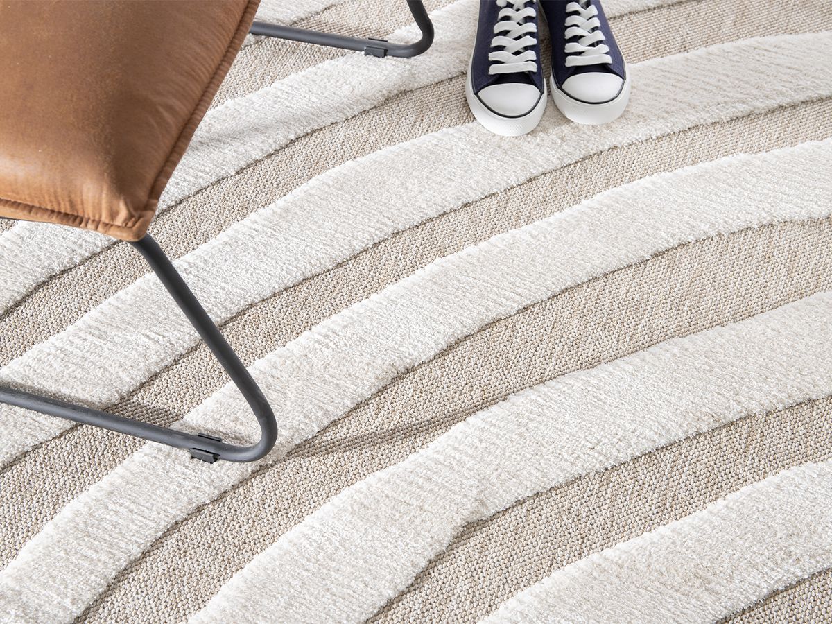 Tapis poil ras VILMA motif abstrait - Beige