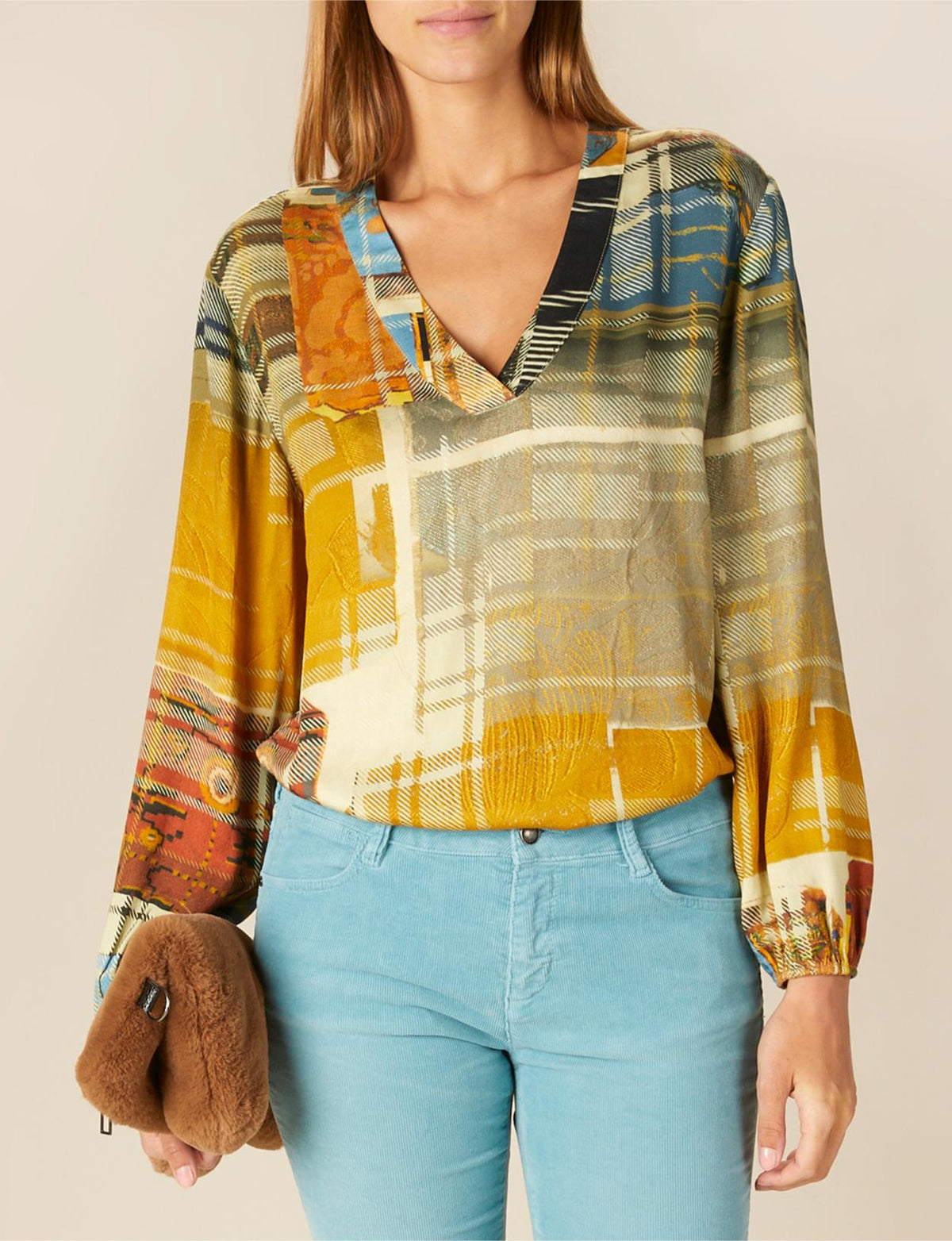 Loose V-Neck Shirt In Multi - Multi
