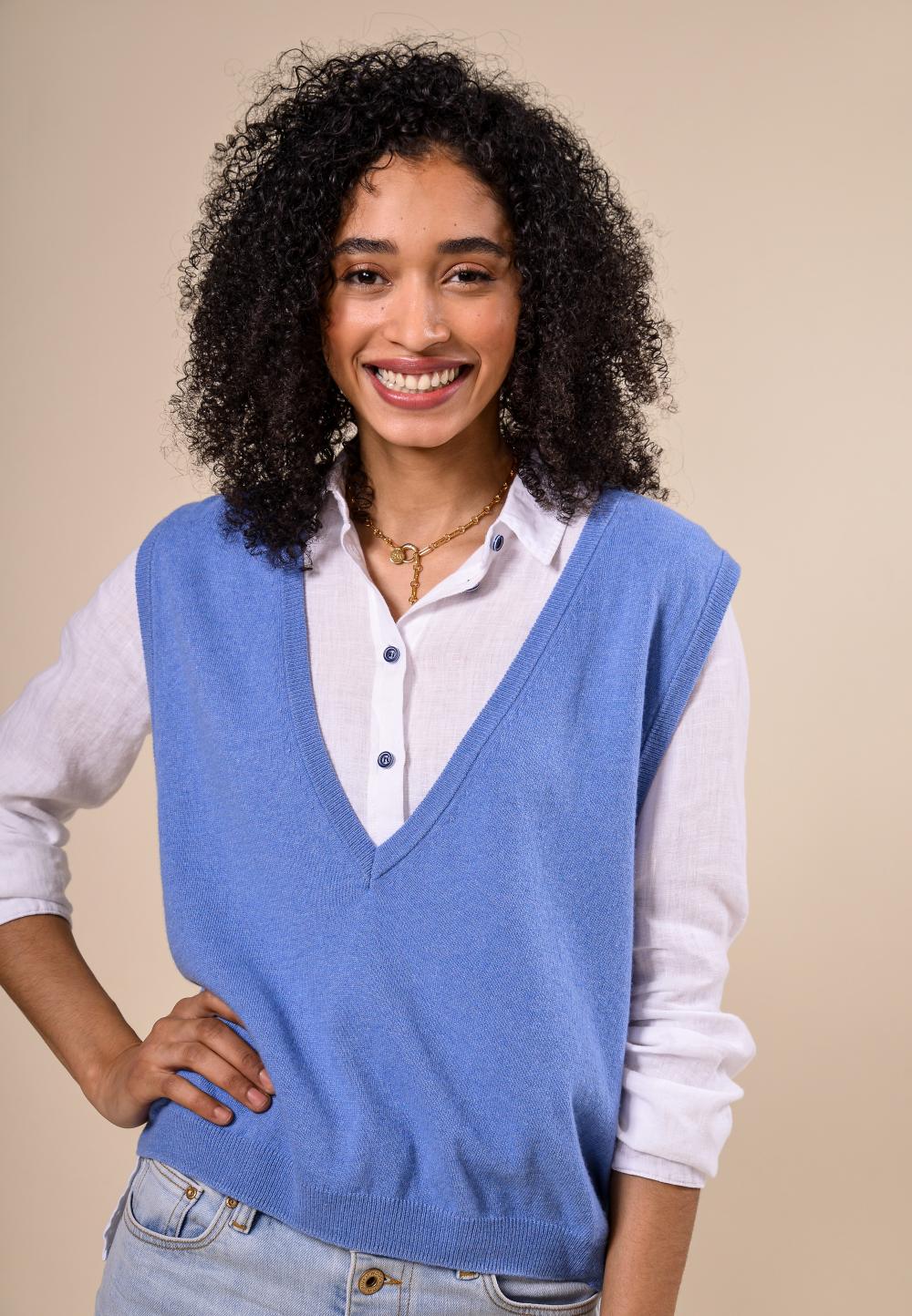 Sleeveless Deep V-Neck Pullover In Blue - Bleu