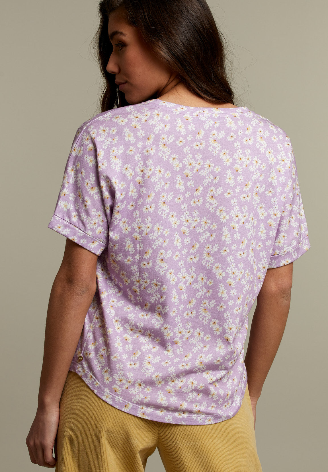 Lila V-Neck Floral Pattern T-Shirt - Purple - W