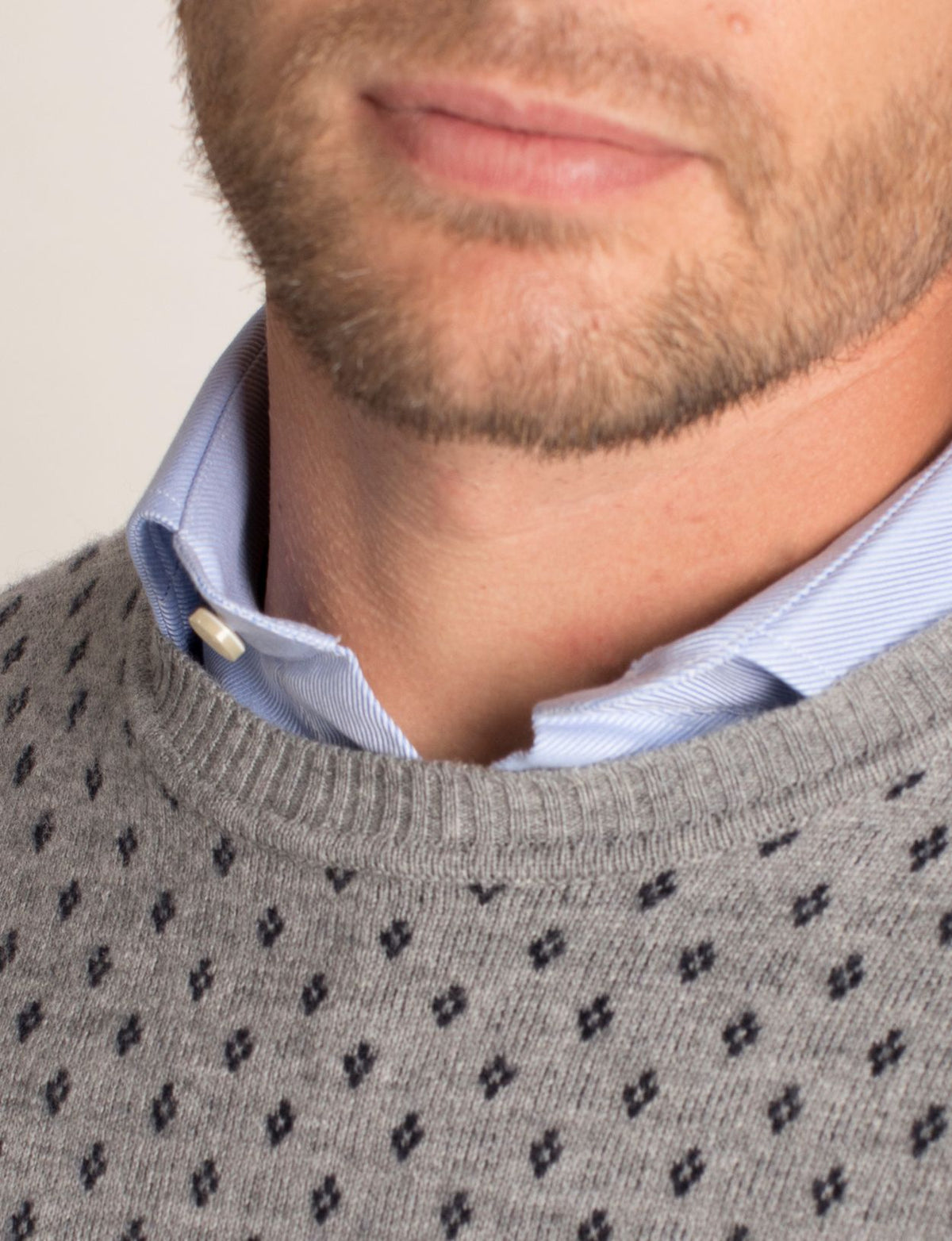 Homme Pull Ajusté À Motif Diamant En Gris. - W