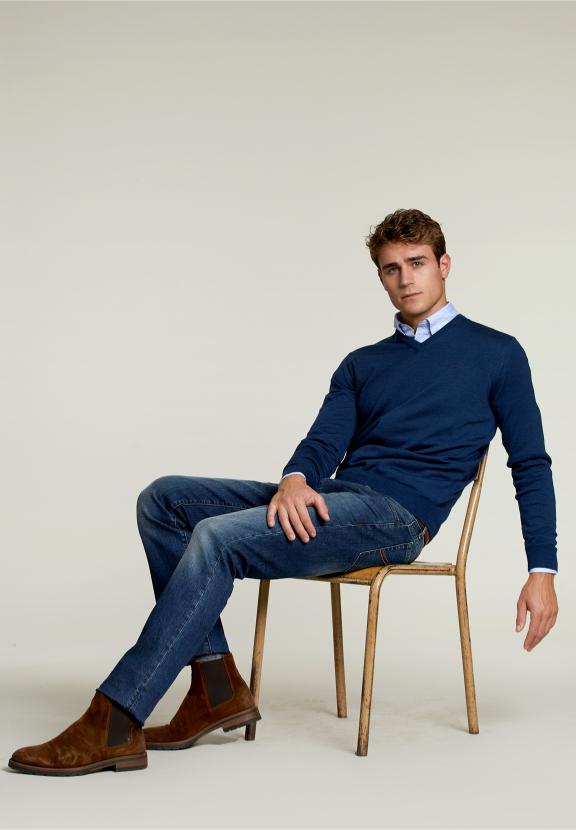 Pull en V sur mesure en mérinos mélange denim foncé - bleu - W