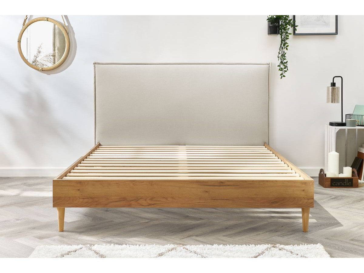 Lit CARA avec lattes massives pieds en bois naturel