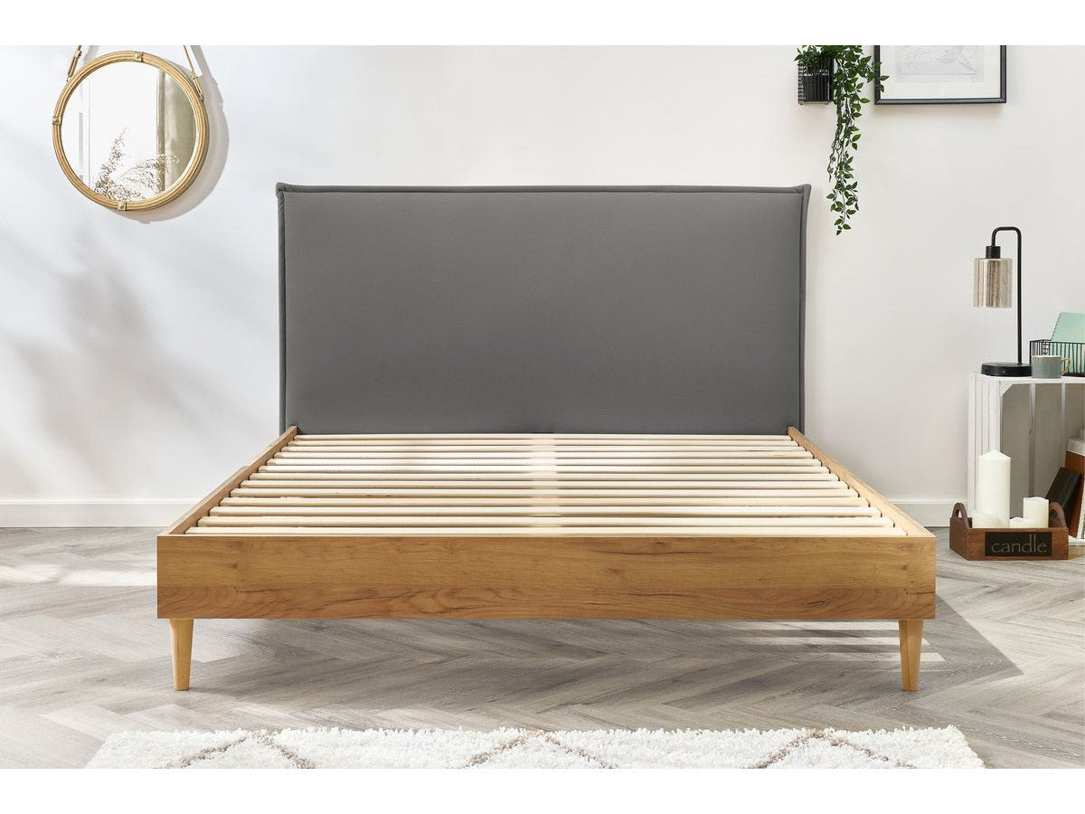 Lit CARA avec lattes massives pieds en bois naturel