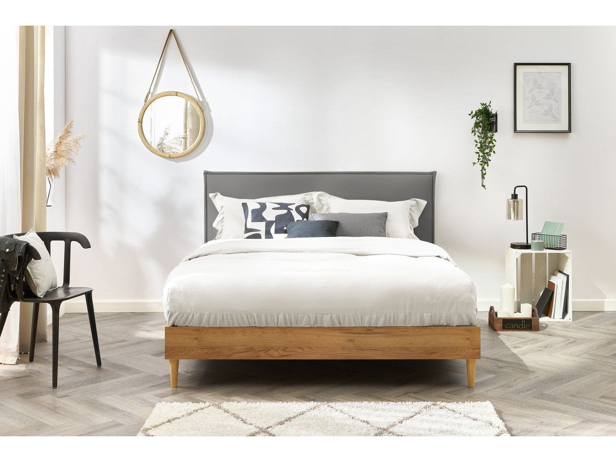 Lit CARA avec lattes massives pieds en bois naturel