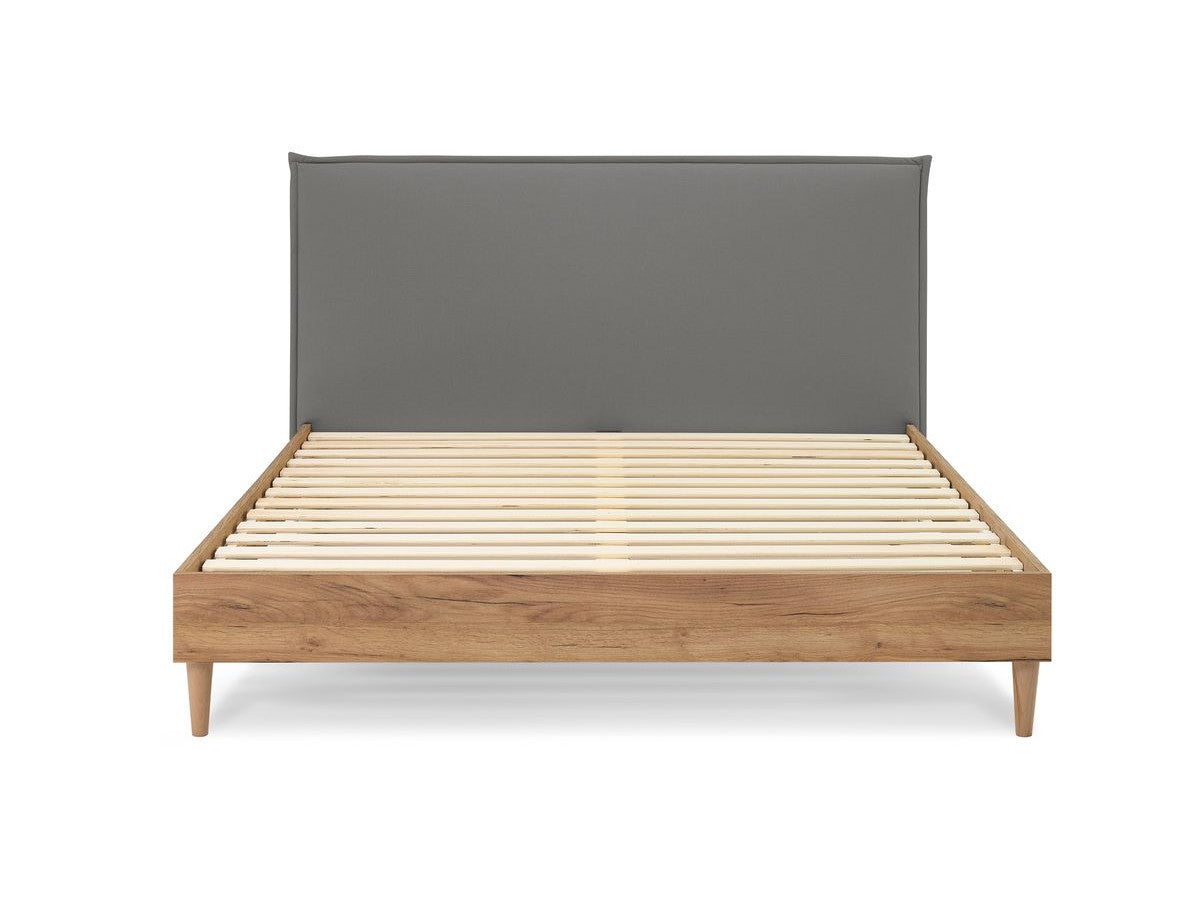 Lit CARA avec lattes massives pieds en bois naturel