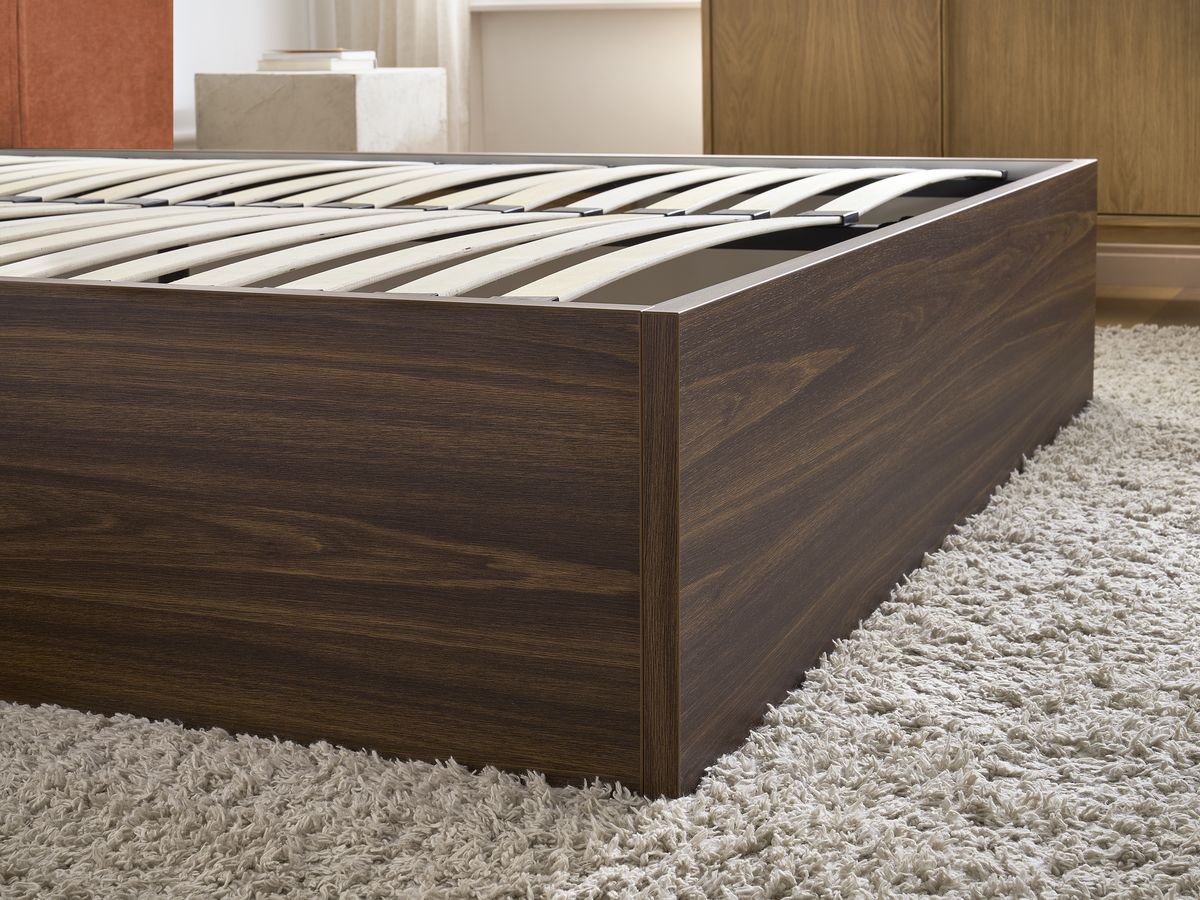 Lit coffre ALTIRA en bois foncé et tissu texturé