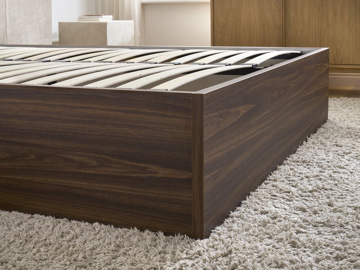 Lit coffre ALTIRA en bois foncé et tissu texturé