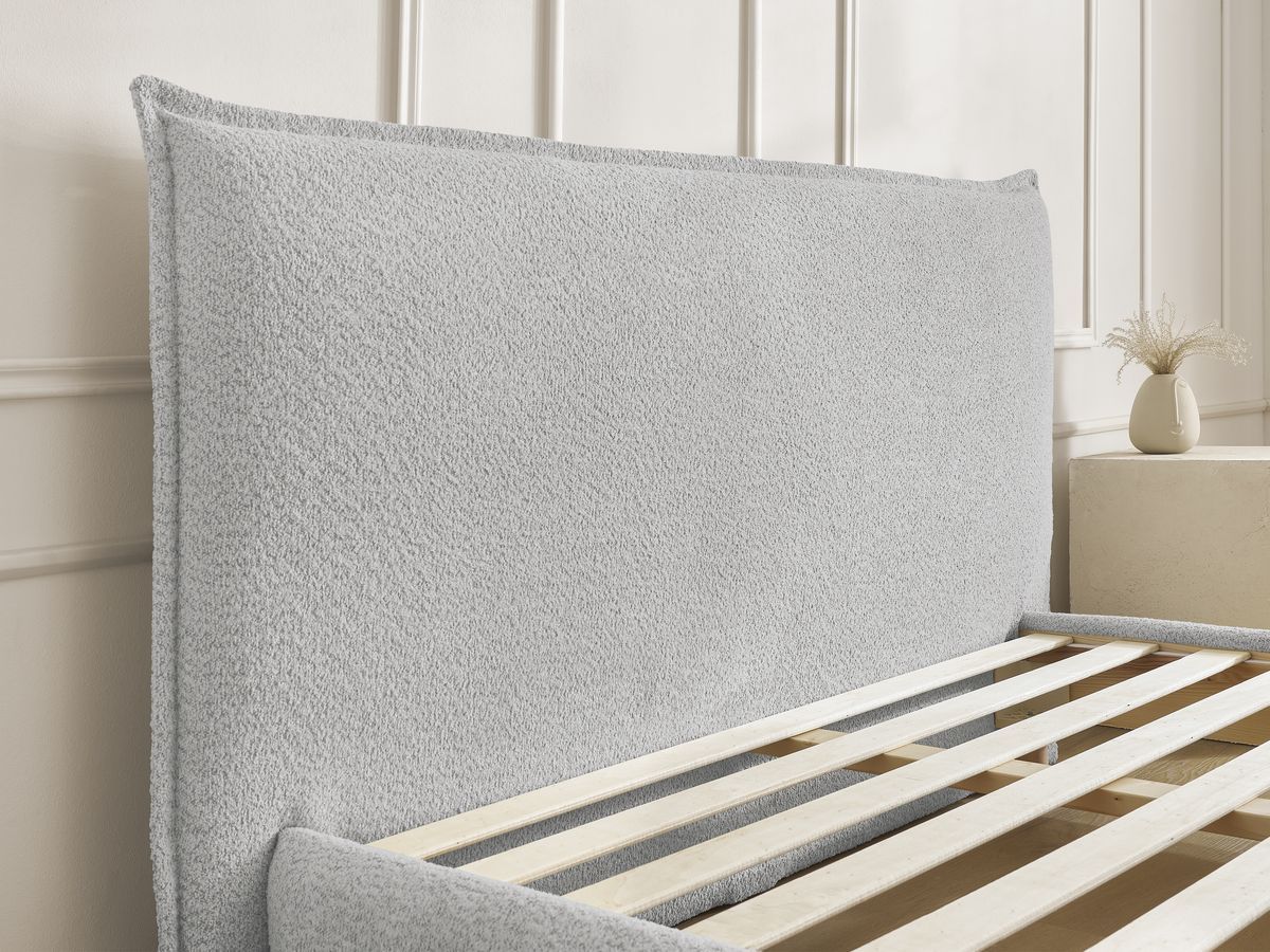 Lit IMERI tissu bouclette avec lattes massives