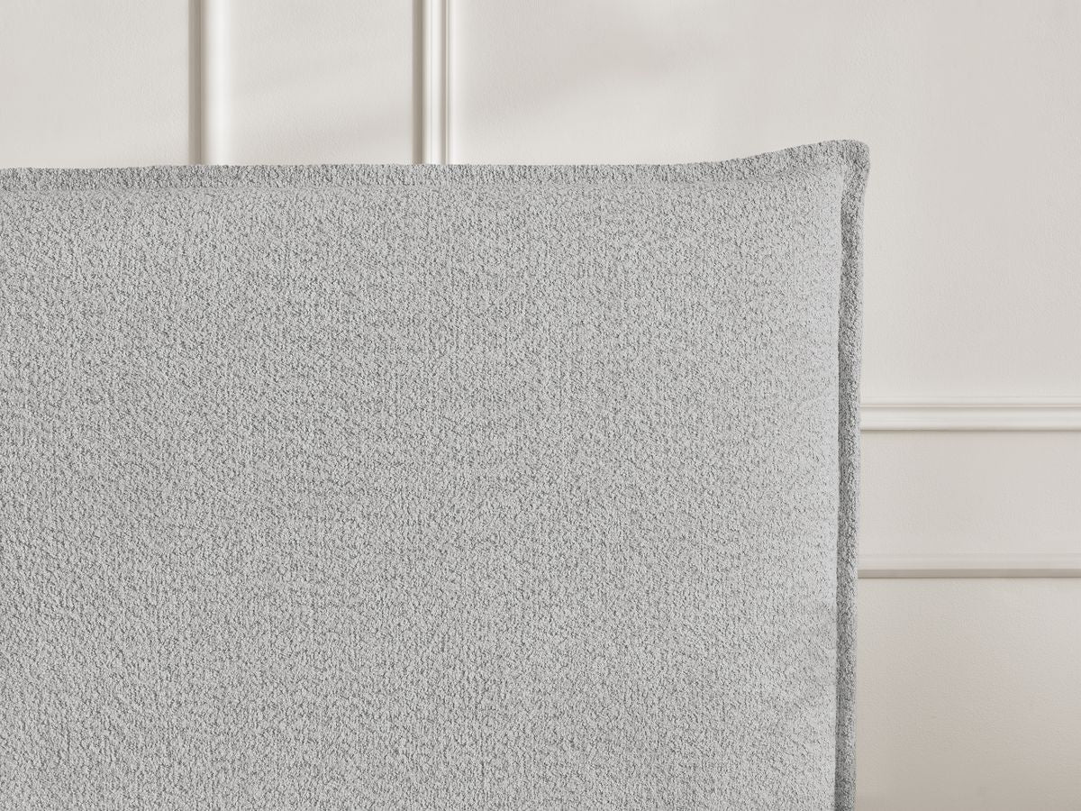 Lit IMERI tissu bouclette avec lattes massives