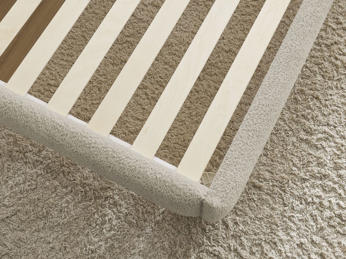 Lit IMERI tissu bouclette avec lattes massives