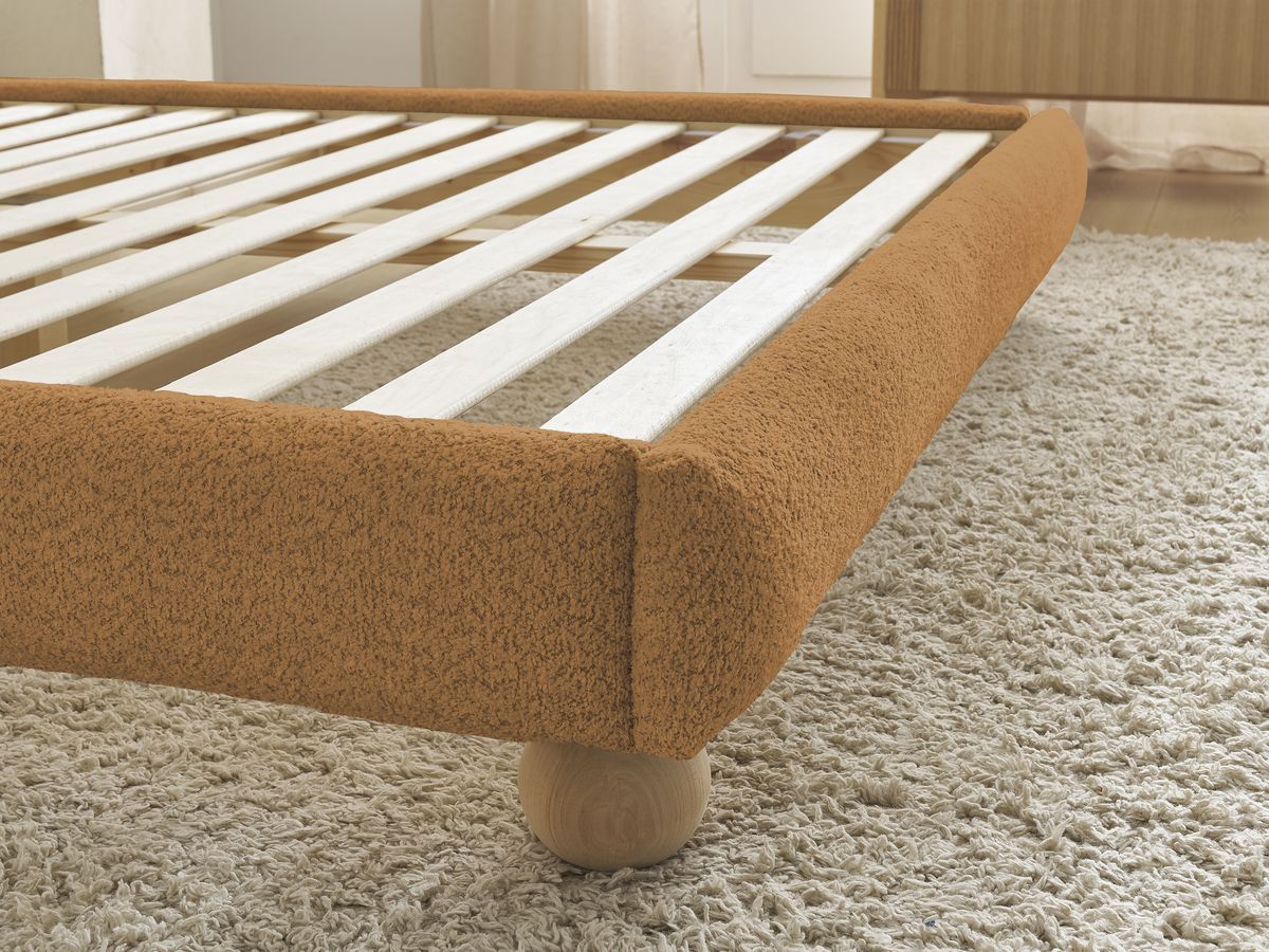 Lit IMERI tissu bouclette avec lattes massives