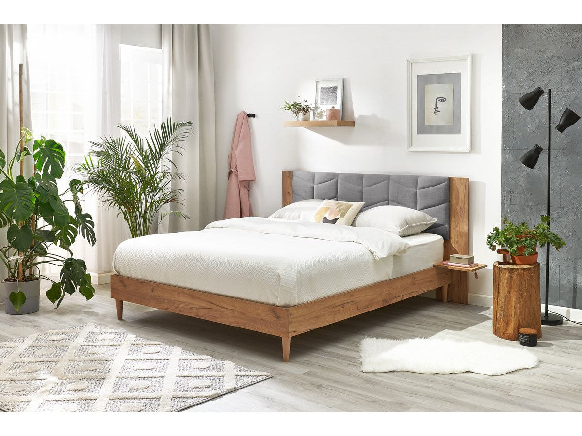 Lit LEONA avec lattes massives pieds en bois naturel