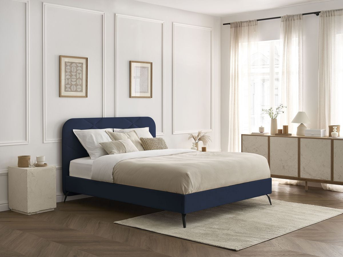 Lit PRUNE avec lattes massives tissu velours