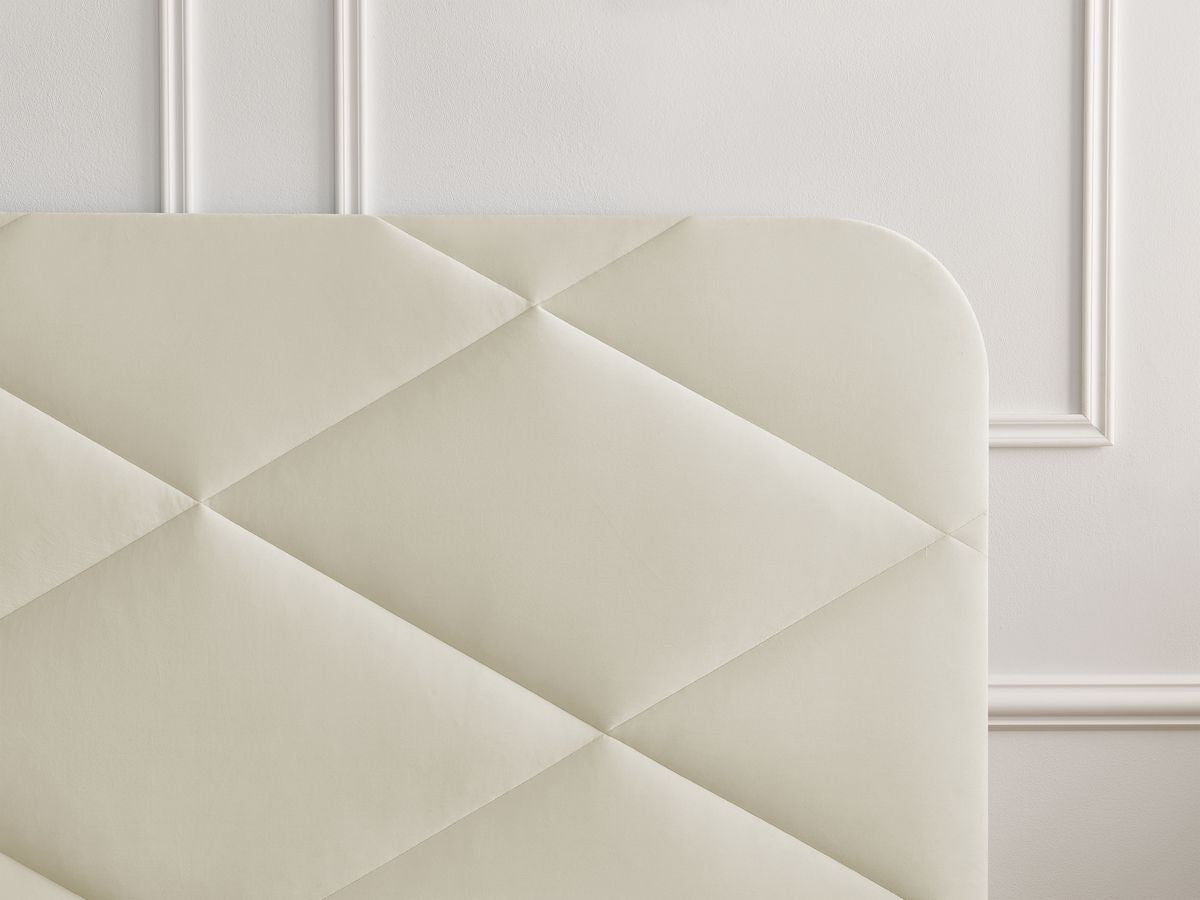 Lit PRUNE avec lattes massives tissu velours