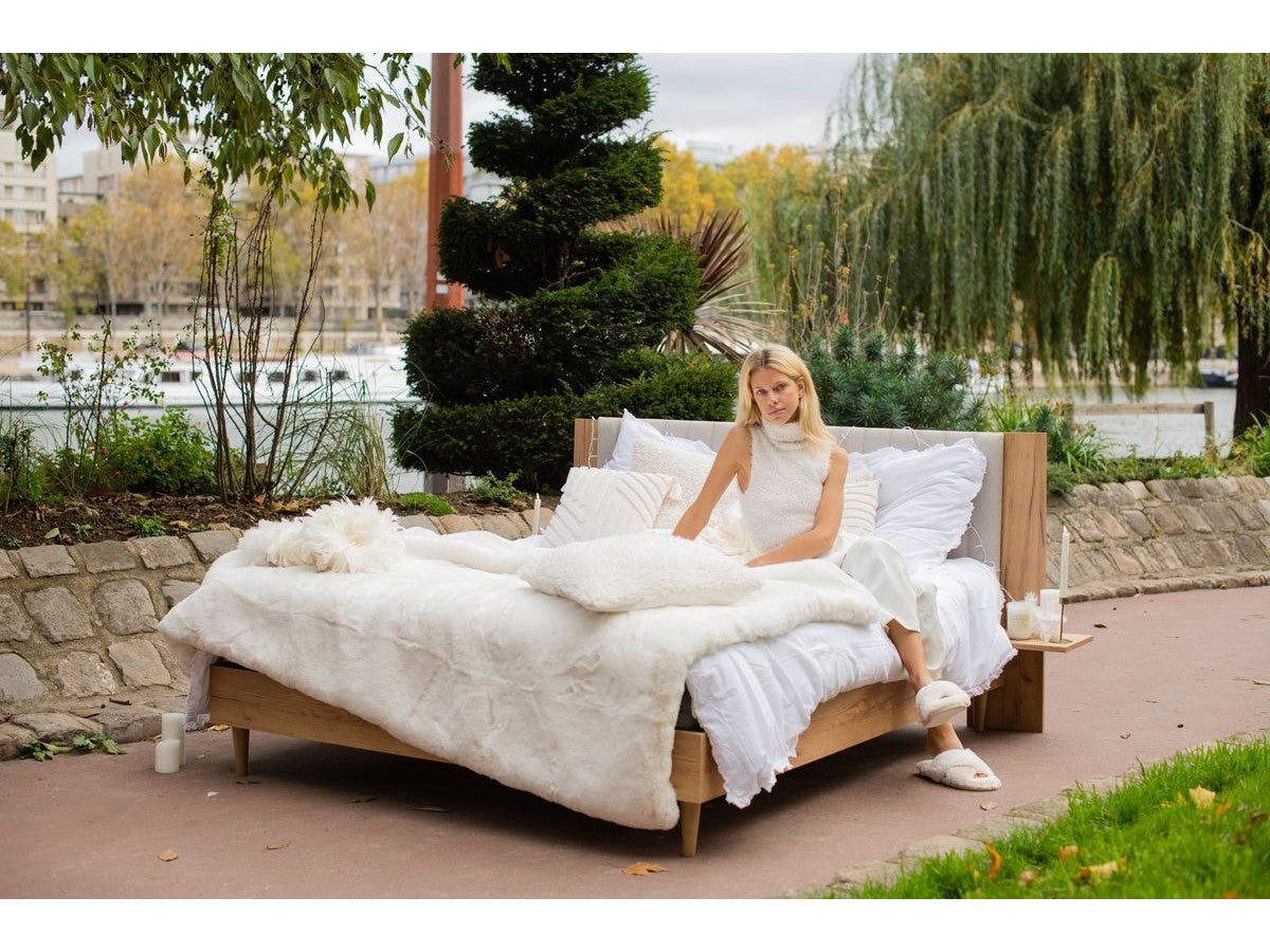 Lit SELENA avec lattes massives pieds en bois naturel