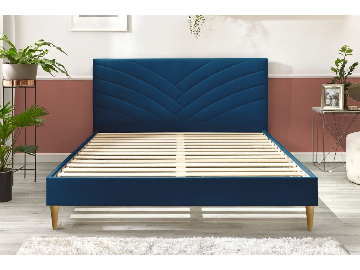 Lit VELVET avec lattes massives pieds en bois naturel