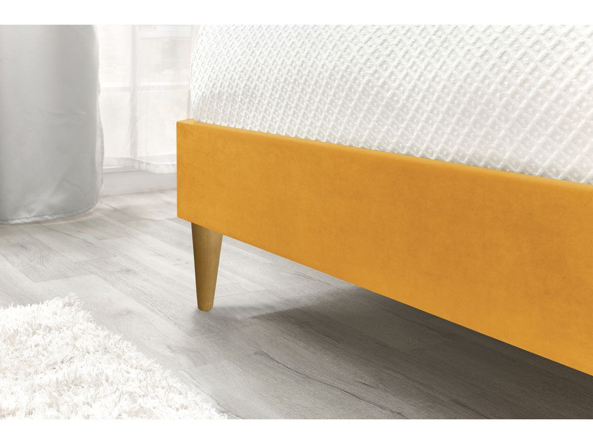 Lit VELVET avec lattes massives pieds en bois naturel