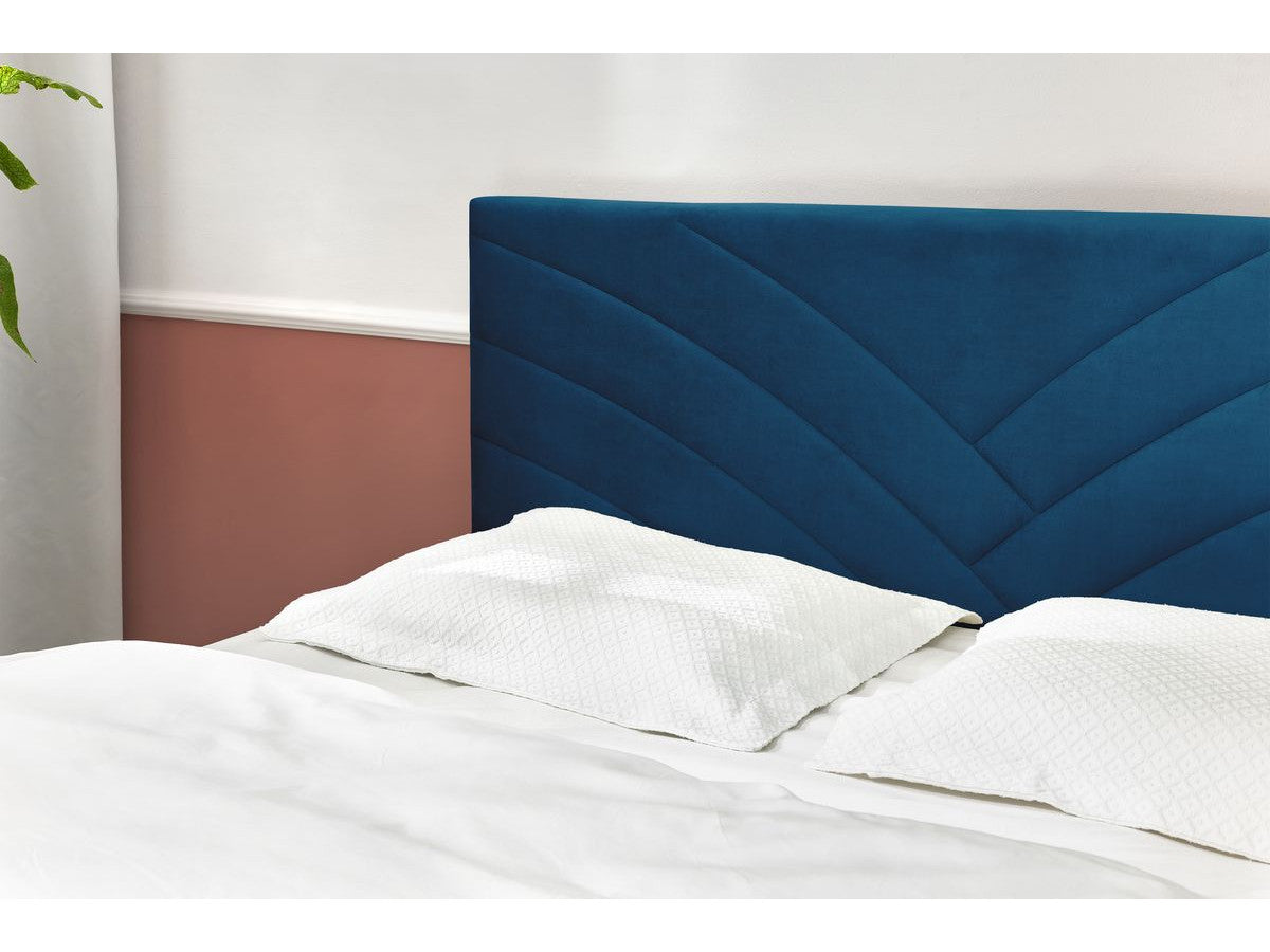 Lit VELVET avec lattes massives pieds en bois naturel