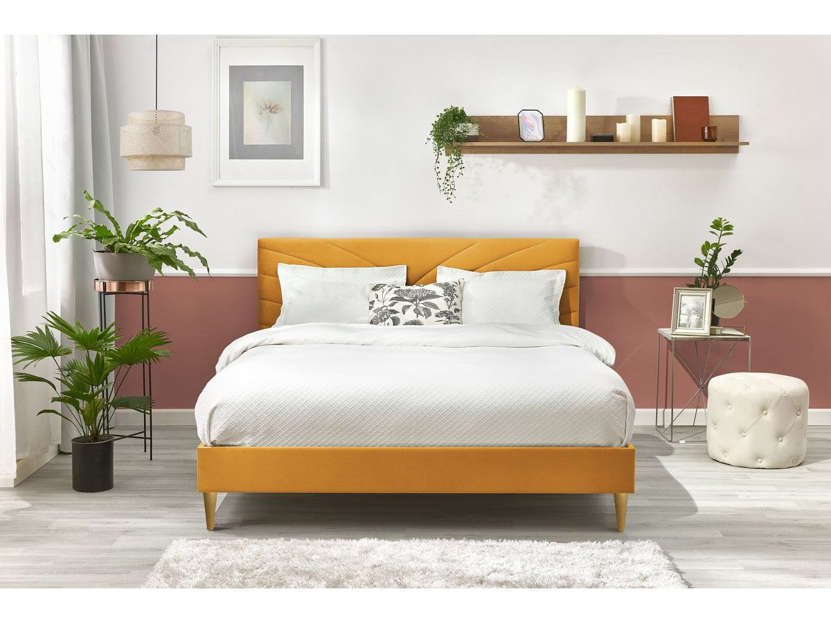 Lit VELVET avec lattes massives pieds en bois naturel