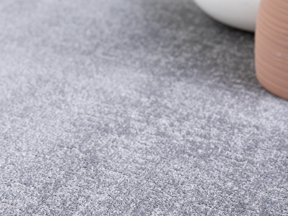 Tapis poil ras MAUREEN uni - Gris clair