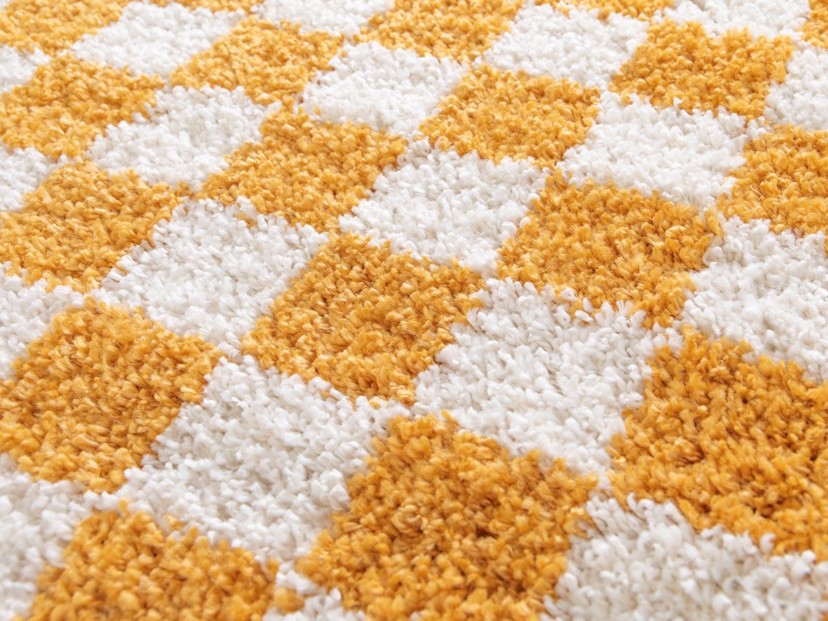 Tapis poils longs DAMIEN motifs damier - Jaune