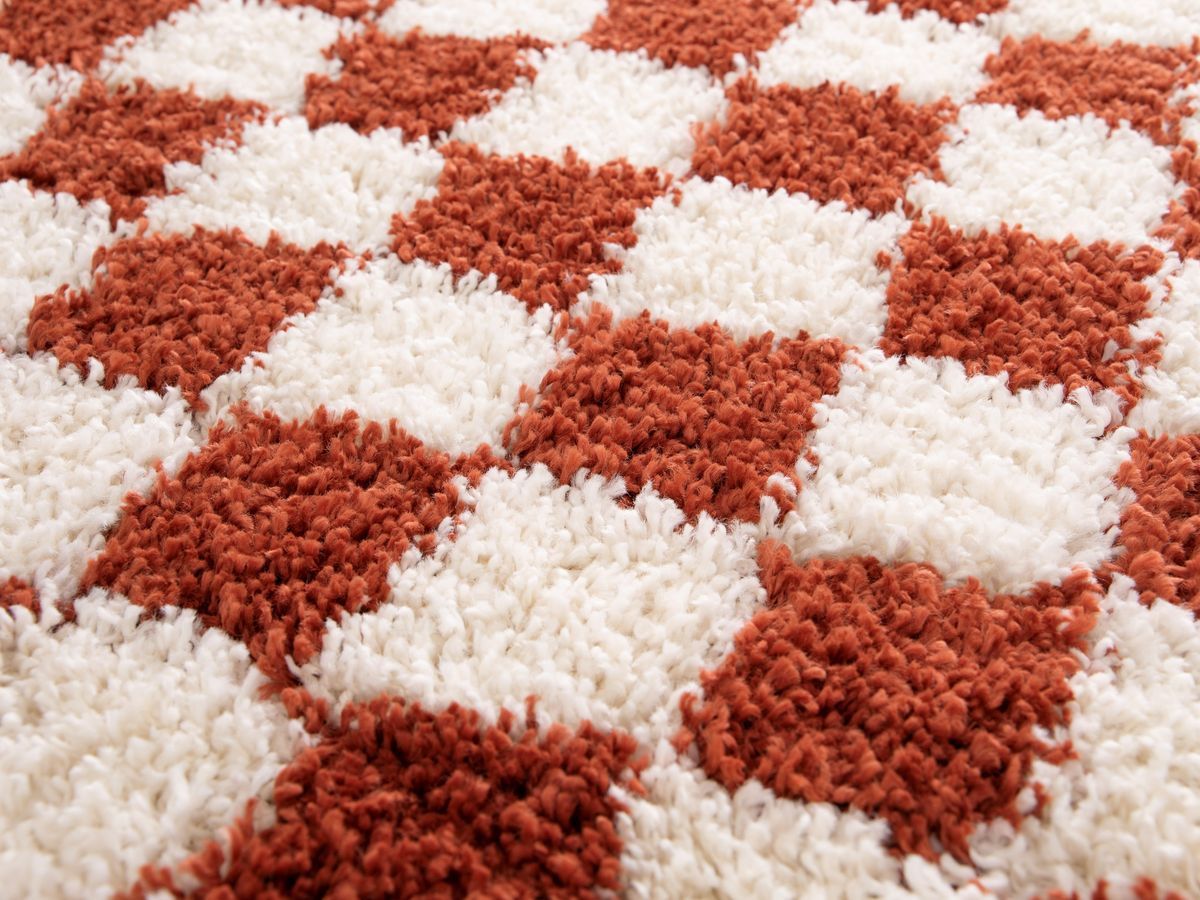 Tapis poils longs DAMIEN motifs damier - Orange