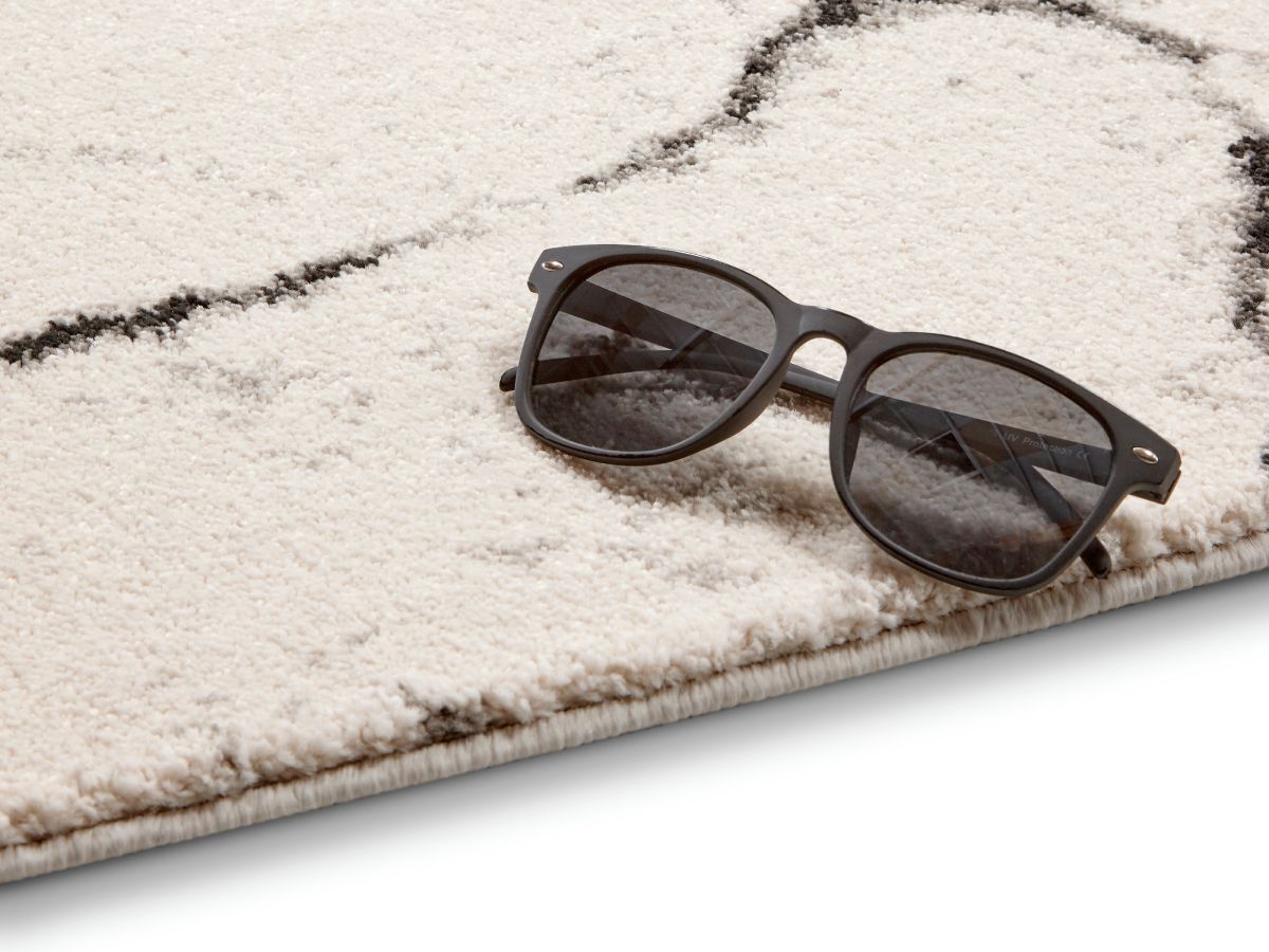 Tapis poils ras ERINE motif abstrait - Imprimé marbre noir et blanc