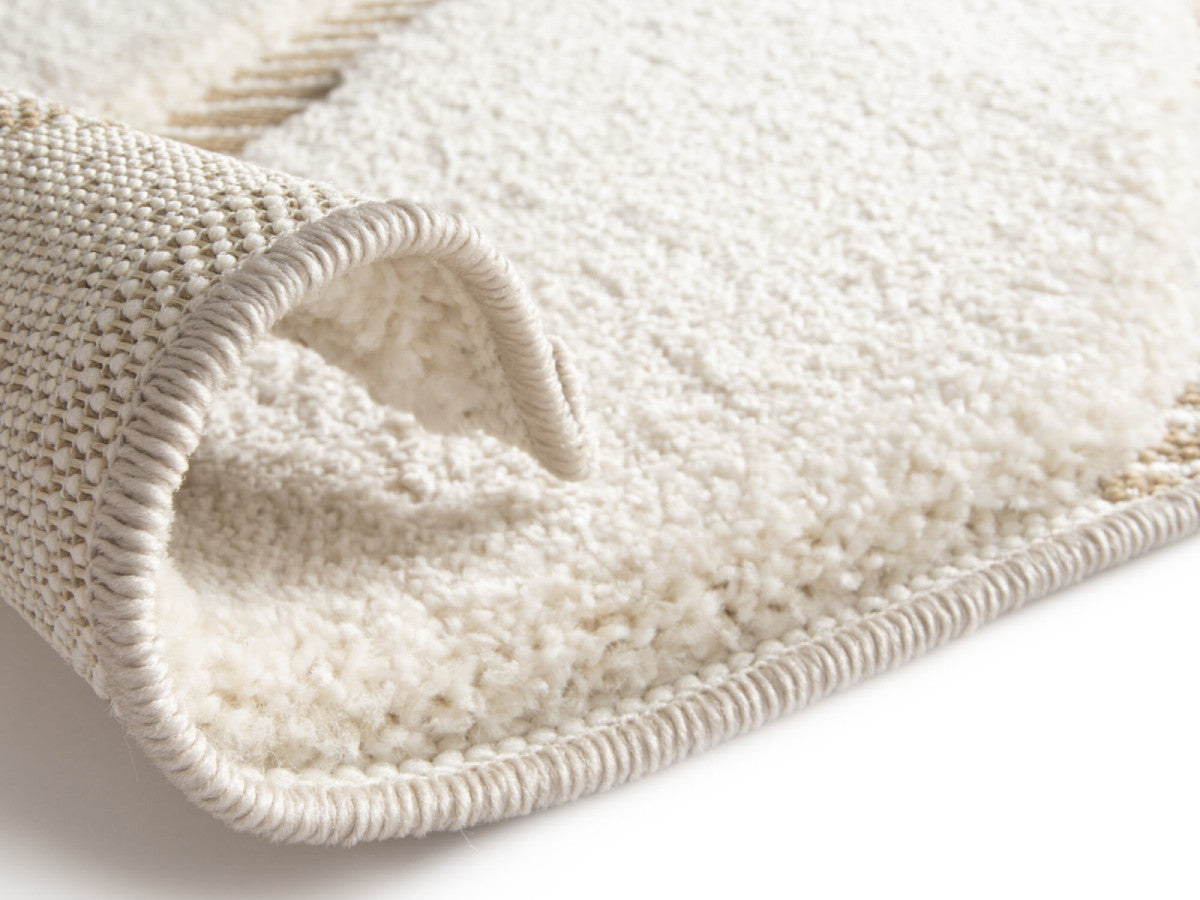 Tapis poils ras RACHIDA motif graphique - Beige
